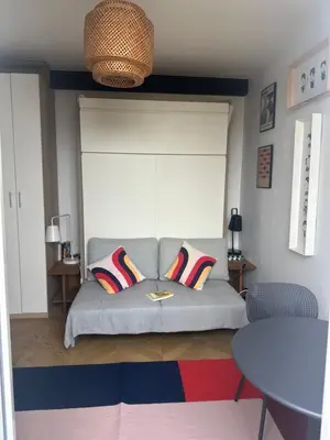 Un ou plusieurs lits dans un hébergement de l'établissement Studio vue Paris - Quartier Canal Saint-Martin