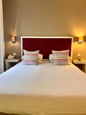Un ou plusieurs lits dans un hébergement de l'établissement Kyriad Paris 18 - Porte de Clignancourt - Montmartre