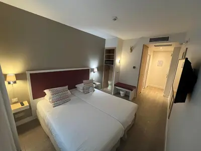 Un ou plusieurs lits dans un hébergement de l'établissement Kyriad Paris 18 - Porte de Clignancourt - Montmartre