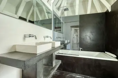Salle de bains dans l'établissement Large and Modern 1Brd Flat at Lovely Saint Germain