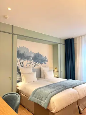 Un ou plusieurs lits dans un hébergement de l'établissement Hôtel Le Cardinal