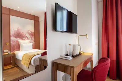 Un ou plusieurs lits dans un hébergement de l'établissement Hôtel Le Cardinal