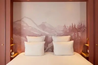 Un ou plusieurs lits dans un hébergement de l'établissement Hôtel Le Cardinal