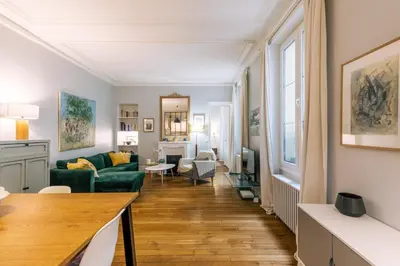 Coin salon dans l'établissement GuestReady - Apt spacieux et exquis dans le 17ème