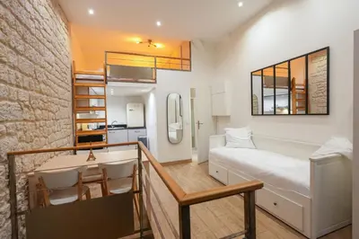 Un ou plusieurs lits dans un hébergement de l'établissement Loft 2 BR Marais, Notre Dame AC by LCC Agency