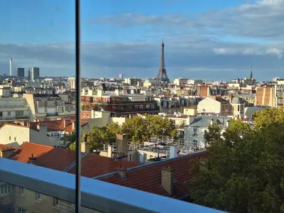 Vue générale sur Paris ou vue de la ville depuis l'appartement