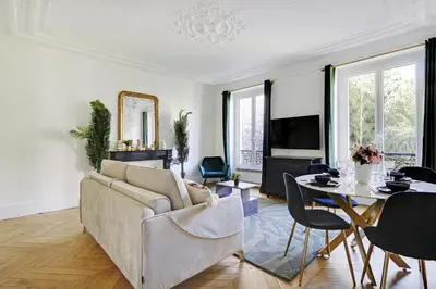 Télévision ou salle de divertissement dans l'établissement Charming apartment - 1BR-4P - Parc Monceau