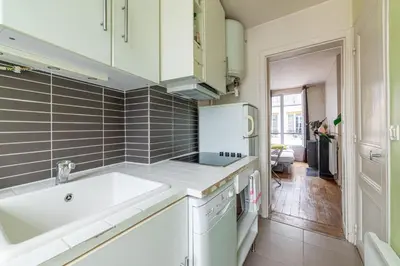 Cuisine ou kitchenette dans l'établissement Pied-a-terre near Bastille & Voltaire Paris 11th
