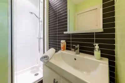 Salle de bains dans l'établissement Pied-a-terre near Bastille & Voltaire Paris 11th