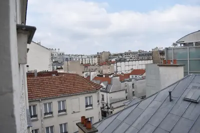 Vue générale sur Paris ou vue de la ville depuis l'appartement