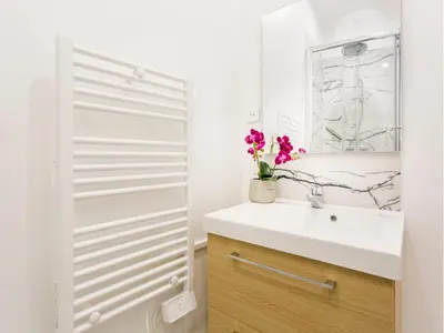 Salle de bains dans l'établissement Merveil - Family Suite - Marais - Saint Denis II