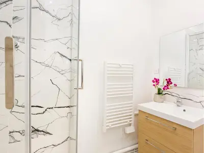 Salle de bains dans l'établissement Merveil - Family Suite - Marais - Saint Denis II