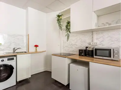 Cuisine ou kitchenette dans l'établissement Merveil - Family Suite - Marais - Sebastopol III