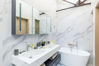 Salle de bains dans l'établissement Ravissant loft avec une belle terrasse