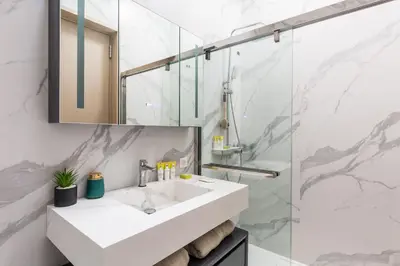 Salle de bains dans l'établissement Ravissant loft avec une belle terrasse