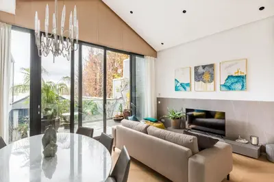 Coin salon dans l'établissement Ravissant loft avec une belle terrasse