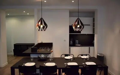 Télévision ou salle de divertissement dans l'établissement Elégant appartement dans le quartier Concorde à Paris