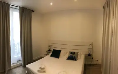 Un ou plusieurs lits dans un hébergement de l'établissement Elégant appartement dans le quartier Concorde à Paris
