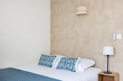 Un ou plusieurs lits dans un hébergement de l'établissement Appart Hôtel Résidence Courcelle