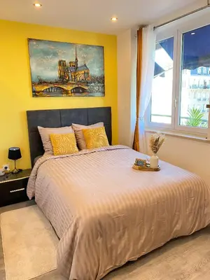 Un ou plusieurs lits dans un hébergement de l'établissement Paris Homestay of Happyness