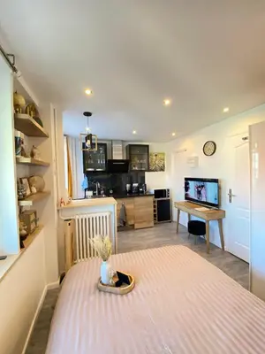Cuisine ou kitchenette dans l'établissement Paris Homestay of Happyness
