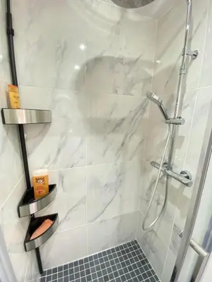 Salle de bains dans l'établissement Paris Homestay of Happyness