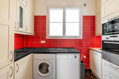 Cuisine ou kitchenette dans l'établissement GuestReady - Vibrant et confortable à Montparnasse