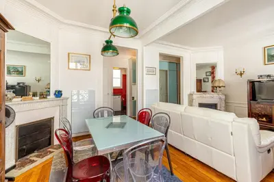 Cuisine ou kitchenette dans l'établissement GuestReady - Vibrant et confortable à Montparnasse