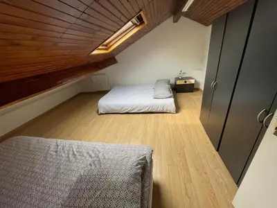 Un ou plusieurs lits dans un hébergement de l'établissement Agréable appartement dans une maison