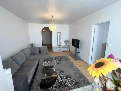 Télévision ou salle de divertissement dans l'établissement Superbe appartement près du métro 4 proche Paris