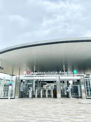 Plan de l'établissement Superbe appartement près du métro 4 proche Paris