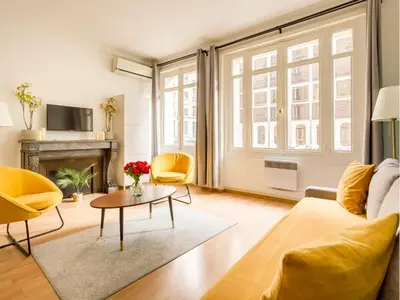 Télévision ou salle de divertissement dans l'établissement Merveil - Family Suite - Champs Elysees - Mollien