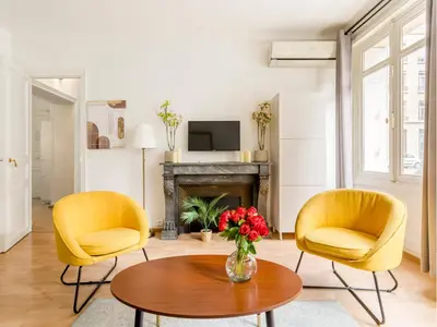 Télévision ou salle de divertissement dans l'établissement Merveil - Family Suite - Champs Elysees - Mollien