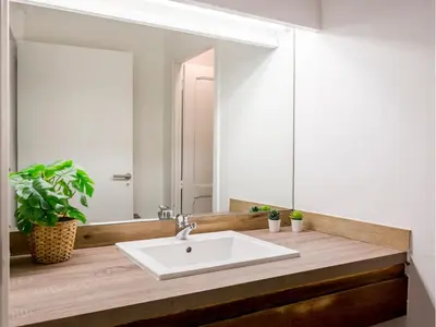 Salle de bains dans l'établissement Merveil - Family Suite - Louvre - Clery