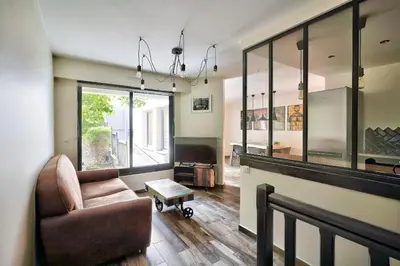 Coin salon dans l'établissement ParisConciergerie - 2BR apartment 4 people