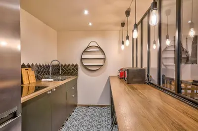 Cuisine ou kitchenette dans l'établissement ParisConciergerie - 2BR apartment 4 people