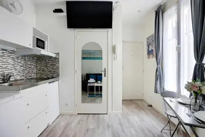 Cuisine ou kitchenette dans l'établissement Comfortable studio - 2P - Grenelle