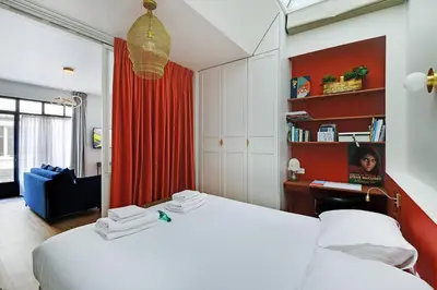Un ou plusieurs lits dans un hébergement de l'établissement Chic Apartment -2BR-6P- Invalides