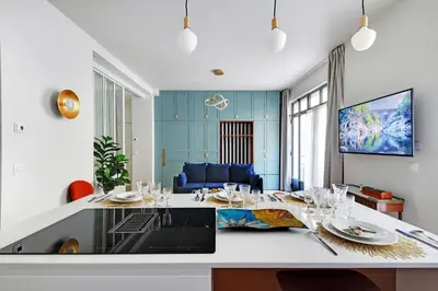 Télévision ou salle de divertissement dans l'établissement Chic Apartment -2BR-6P- Invalides