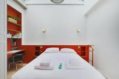 Un ou plusieurs lits dans un hébergement de l'établissement Chic Apartment -2BR-6P- Invalides