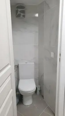 Salle de bains dans l'établissement Jolie appartement avec 2 chambres partagées