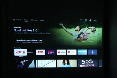 Télévision ou salle de divertissement dans l'établissement Cosy 1 bedroom Appt Proche de tout Metro à pied