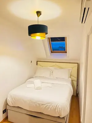 Un ou plusieurs lits dans un hébergement de l'établissement APPARTEMENT AVEC VUE SUR LA TOUR EIIFEL
