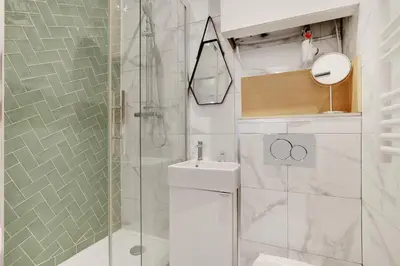 Salle de bains dans l'établissement Cozy studio - 2P - Gare de l'Est