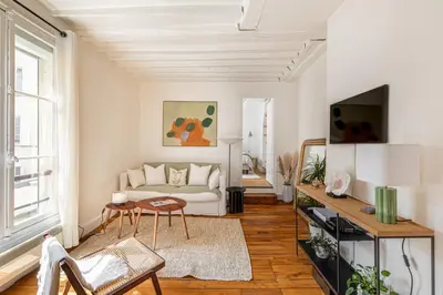 Cuisine ou kitchenette dans l'établissement GuestReady - Apt de charme dans le centre de Paris IX