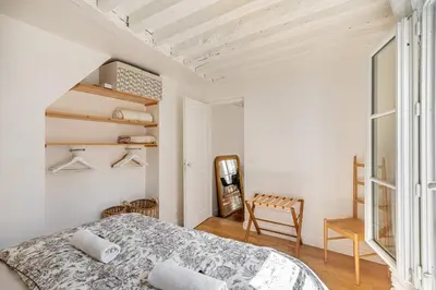 Un ou plusieurs lits dans un hébergement de l'établissement GuestReady - Apt de charme dans le centre de Paris IX