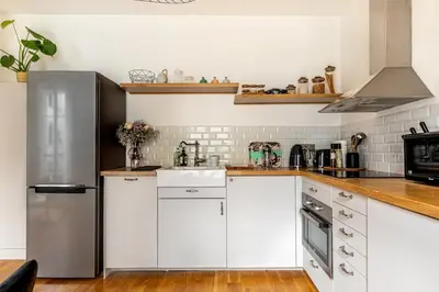 Cuisine ou kitchenette dans l'établissement GuestReady - Apt de charme dans le centre de Paris IX