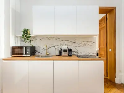 Cuisine ou kitchenette dans l'établissement Merveil - Family Suite - Opera - Castellane