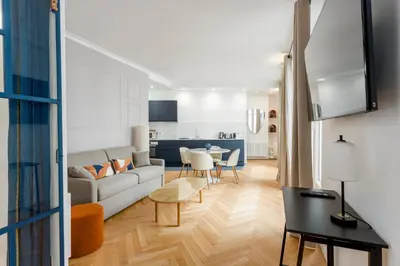 Télévision ou salle de divertissement dans l'établissement Reva Suites