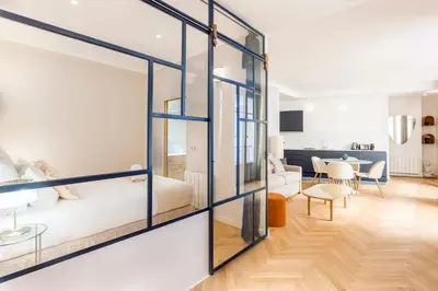 Un ou plusieurs lits dans un hébergement de l'établissement Reva Suites